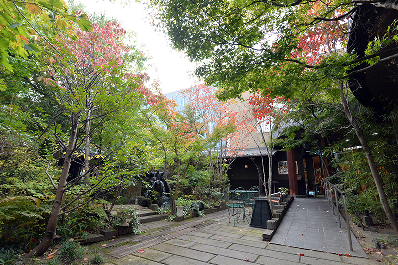 片岡鶴太郎美術庭園　内観